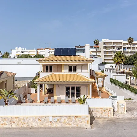 Villa Ribeiro By Hellovacations